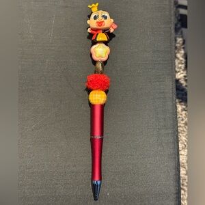 🏰 Disney Doorable Handmade Queen of Hearts (Alice in Wonderland) Pen✍️